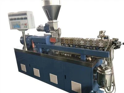 Mini extruder și extruder de laborator pentru utilizare în laborator